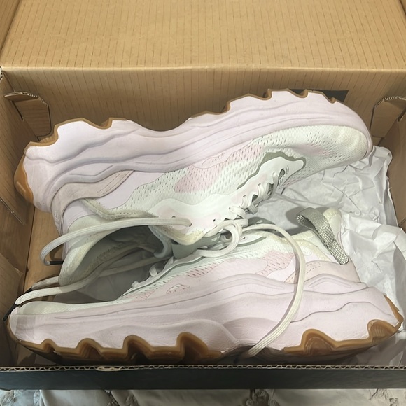 Sorel Sneakers- lightly worn 🎀 - Picture 5 of 7